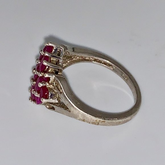 Ruby Ring, 11 stones shaped in a diamond or square, stamped 925 silver, size 7 - Picture 6 of 10
